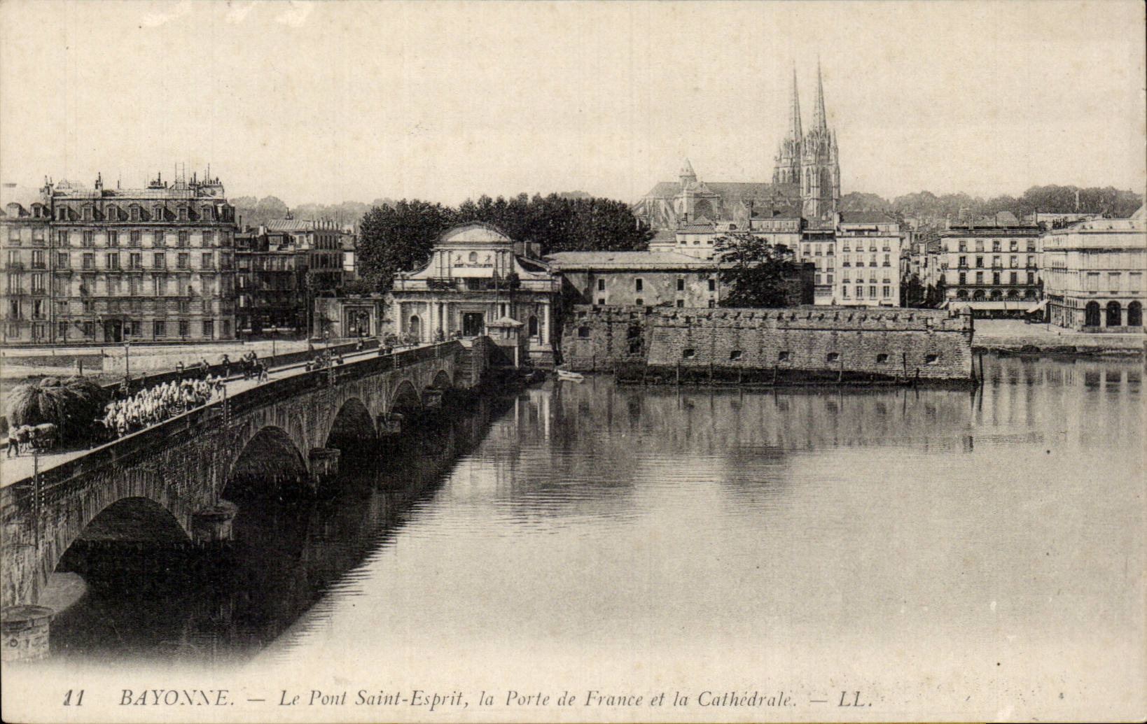 Bayonne — Le Pont Saint-Esprit, la Porte de France et la Cathédrale — LL. n°11