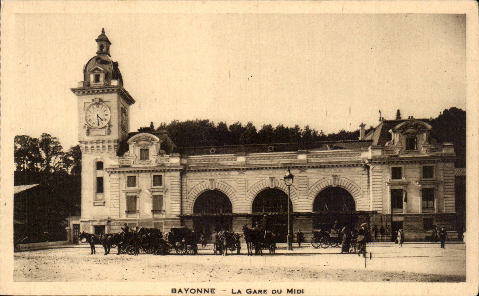 CPA Bayonne La gare du Midi