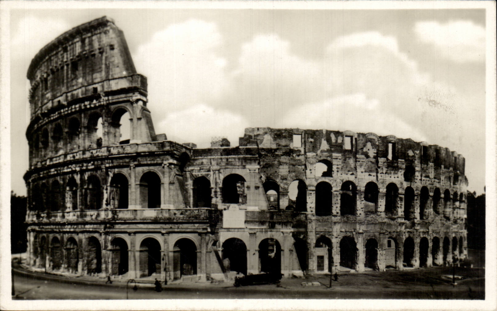 CPA italie Italia Roma IL Colosseo