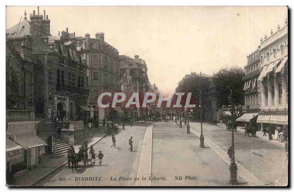 CPA Biarritz La place de la liberte