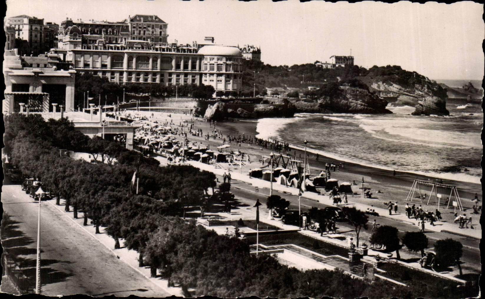 Biarritz (Côte Basque) — La grande plage. Le Casino Bellevue — Édition et Cliché Bloc Fiers, Bordeaux