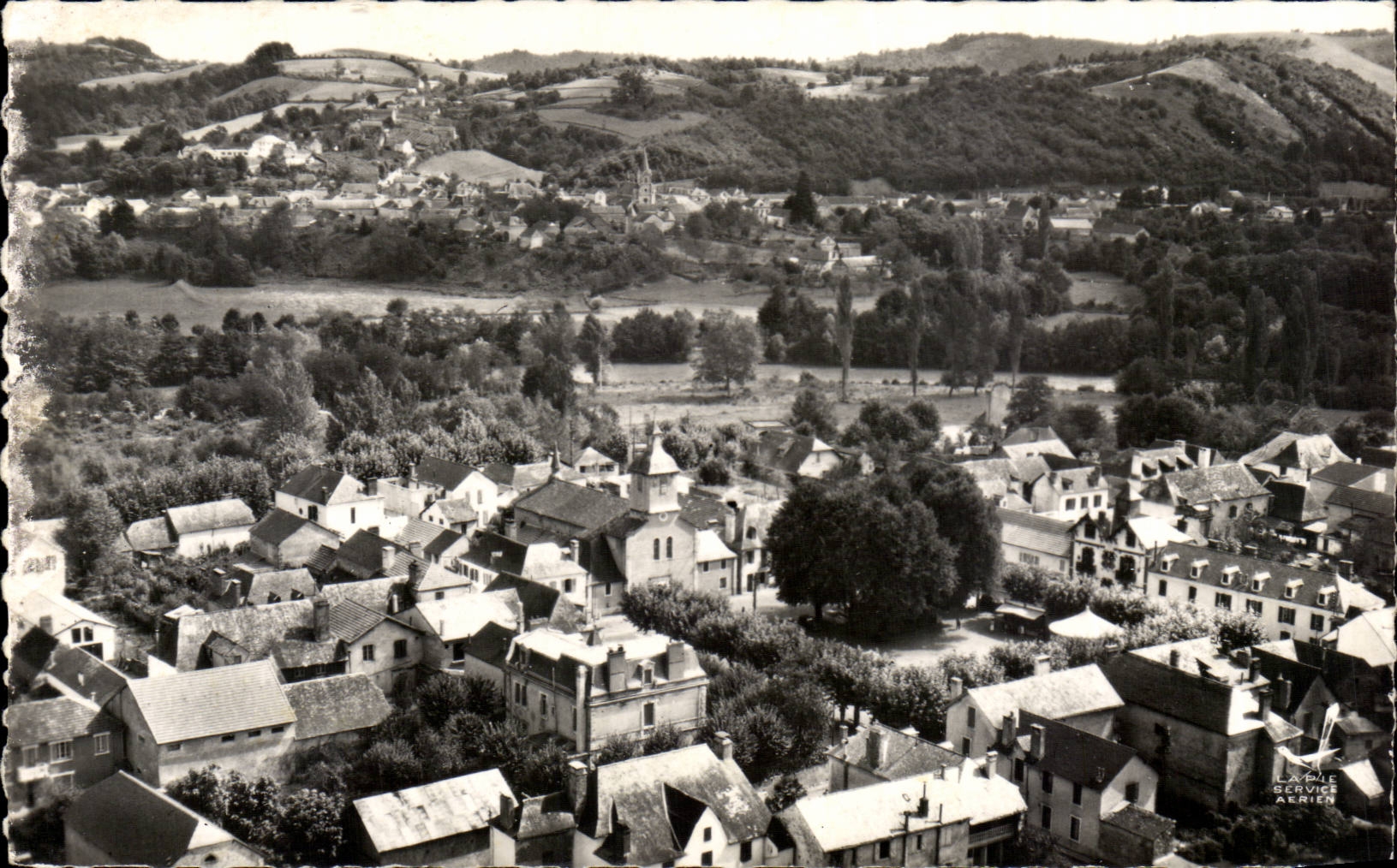 CPSM Lestelle Betharram Vue sur la vallee du Gave de Pau Place St Jean