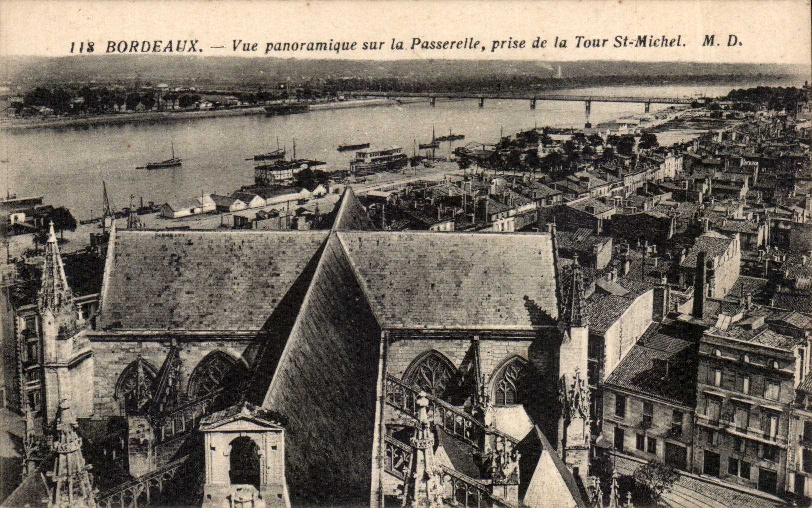 CPA Bordeaux Vue panoramique sur la passerelle prise de la tour St Michel