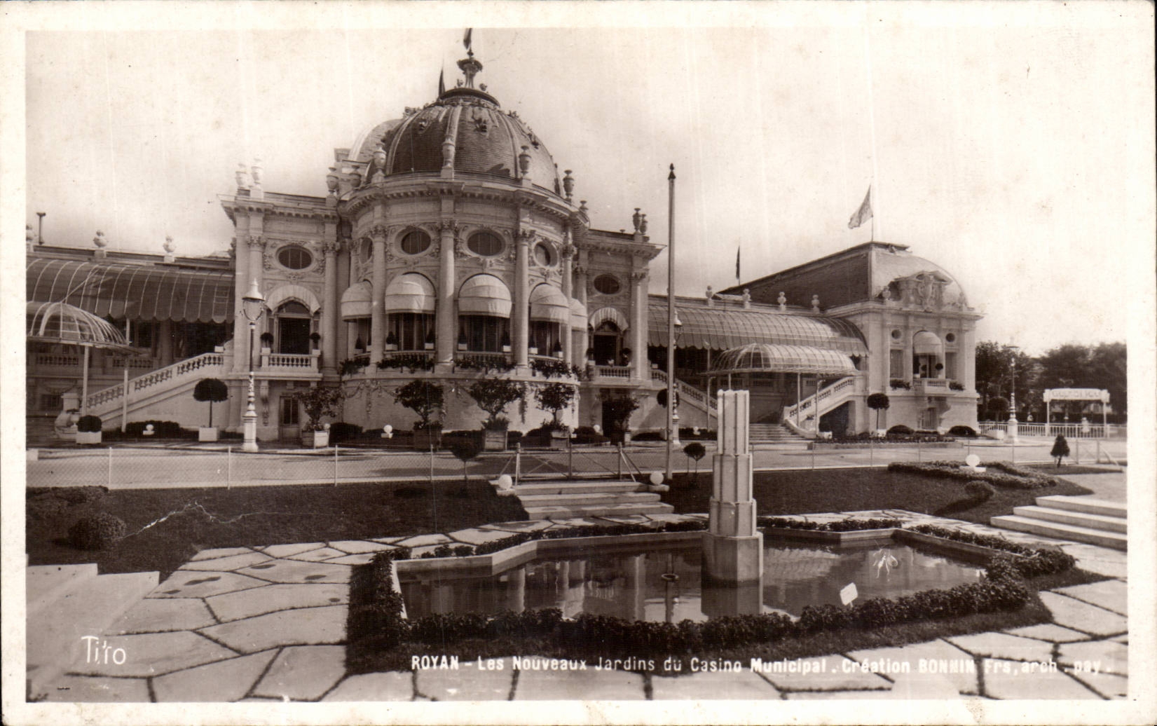 CPA Royan Les nouveaux jardins du casino municipal