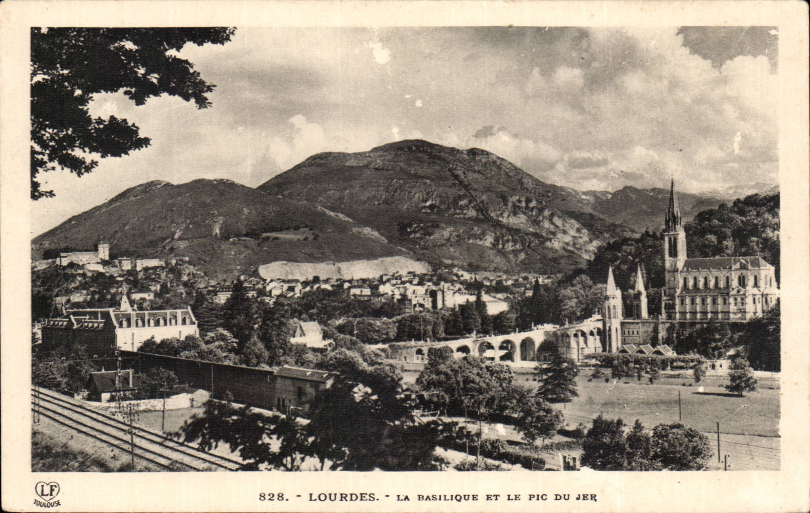 CPA Lourdes Basilique et et pic du Jer