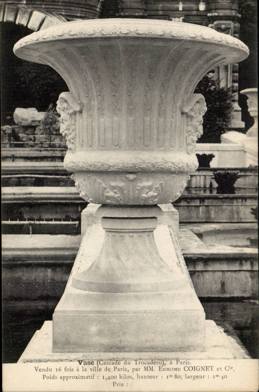 Paris CPA Cascade du Trocadero Vase