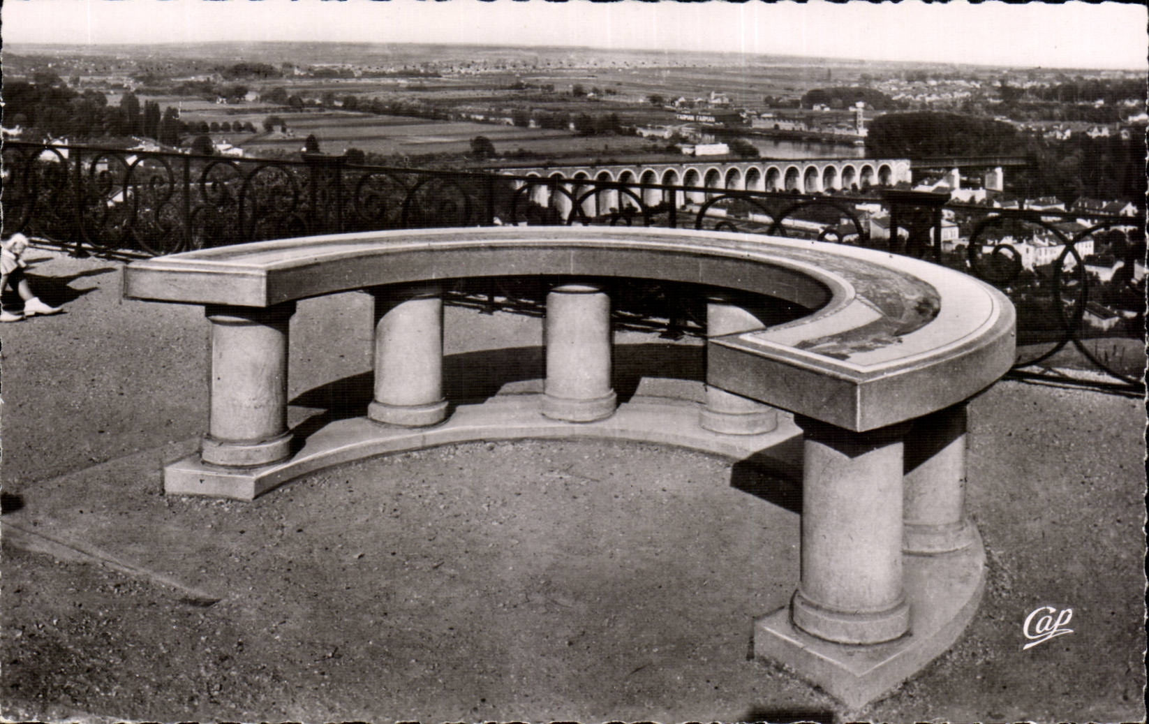 Saint-Germain-en-Laye — La Table d'Orientaion — Cie des Arts Photographiques, Paris