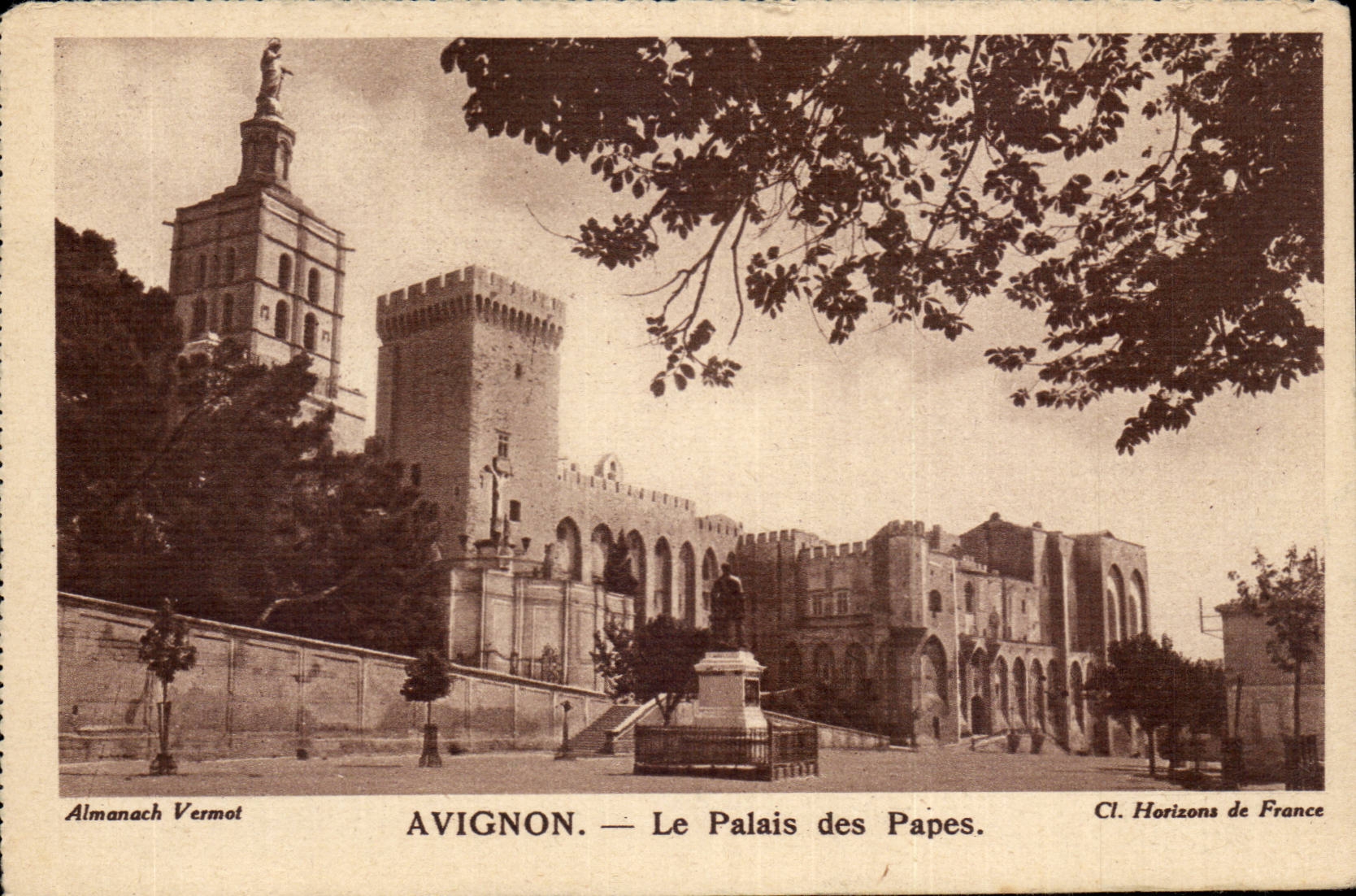 CPA Avignon Le palais des papes