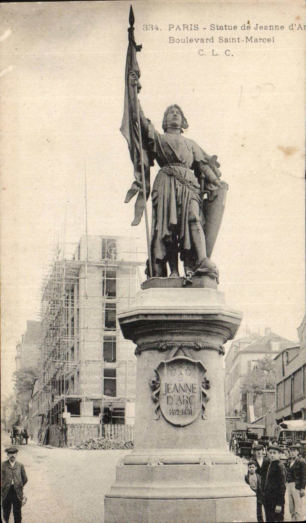 CPA Paris Statue de Jeanne d'arc Boulevard Saint marcel