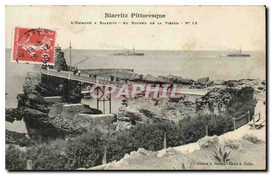 CPA Biarritz L'escadre a Biarritz Au rocher de la vierge