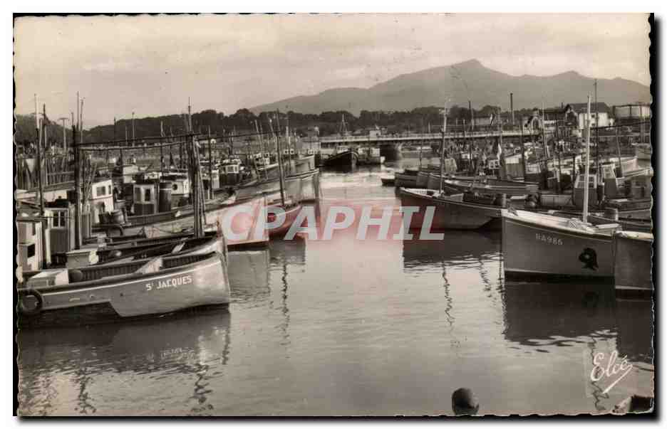 CPSM Saint Jean de Luz Le port et au fond le Rhone