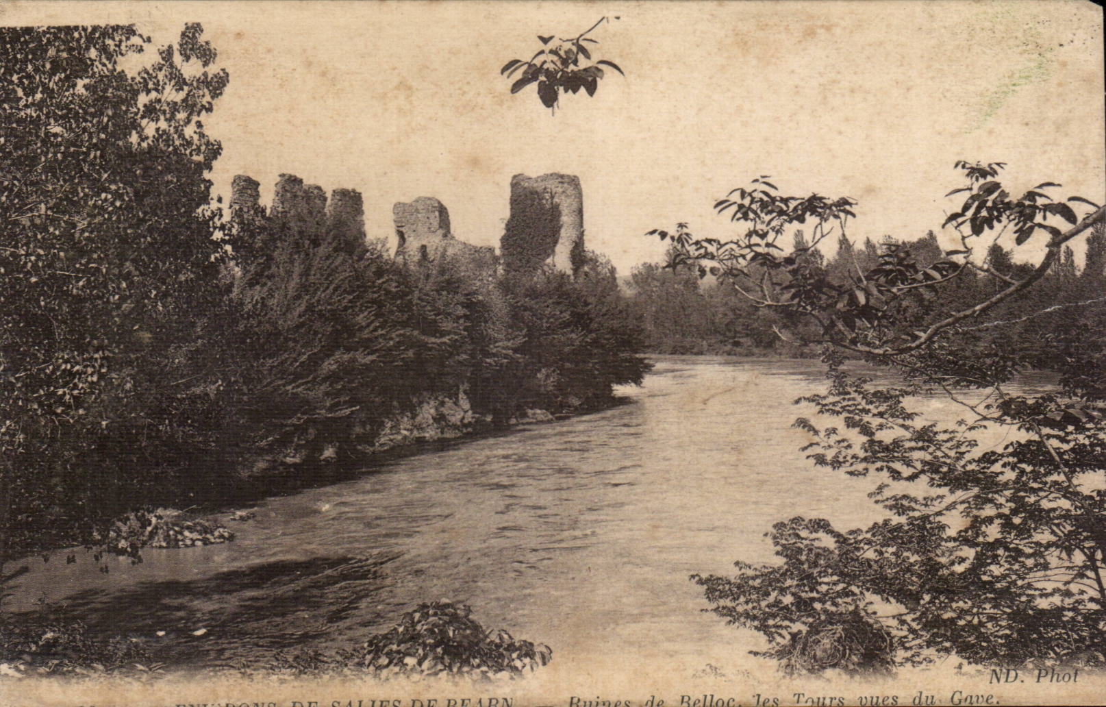 CPA Environs de Salies de Bearn Ruines de Belloc vus du Gave