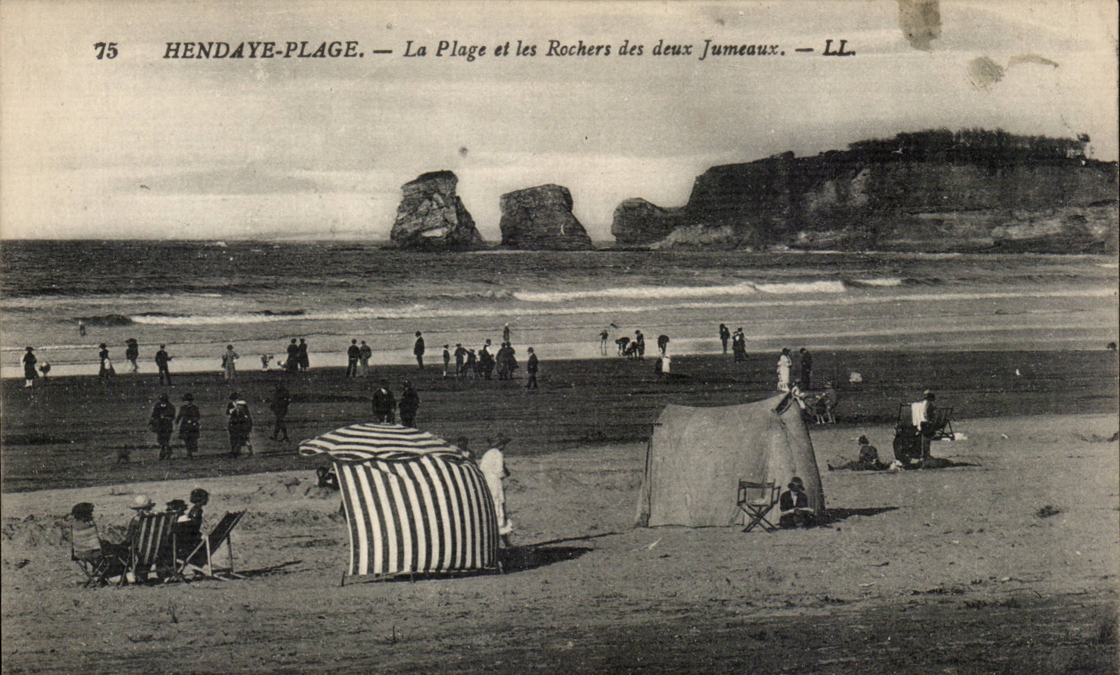 Hendaye-Plage — La Plage et les Rochers des deux Jumeaux — LL.