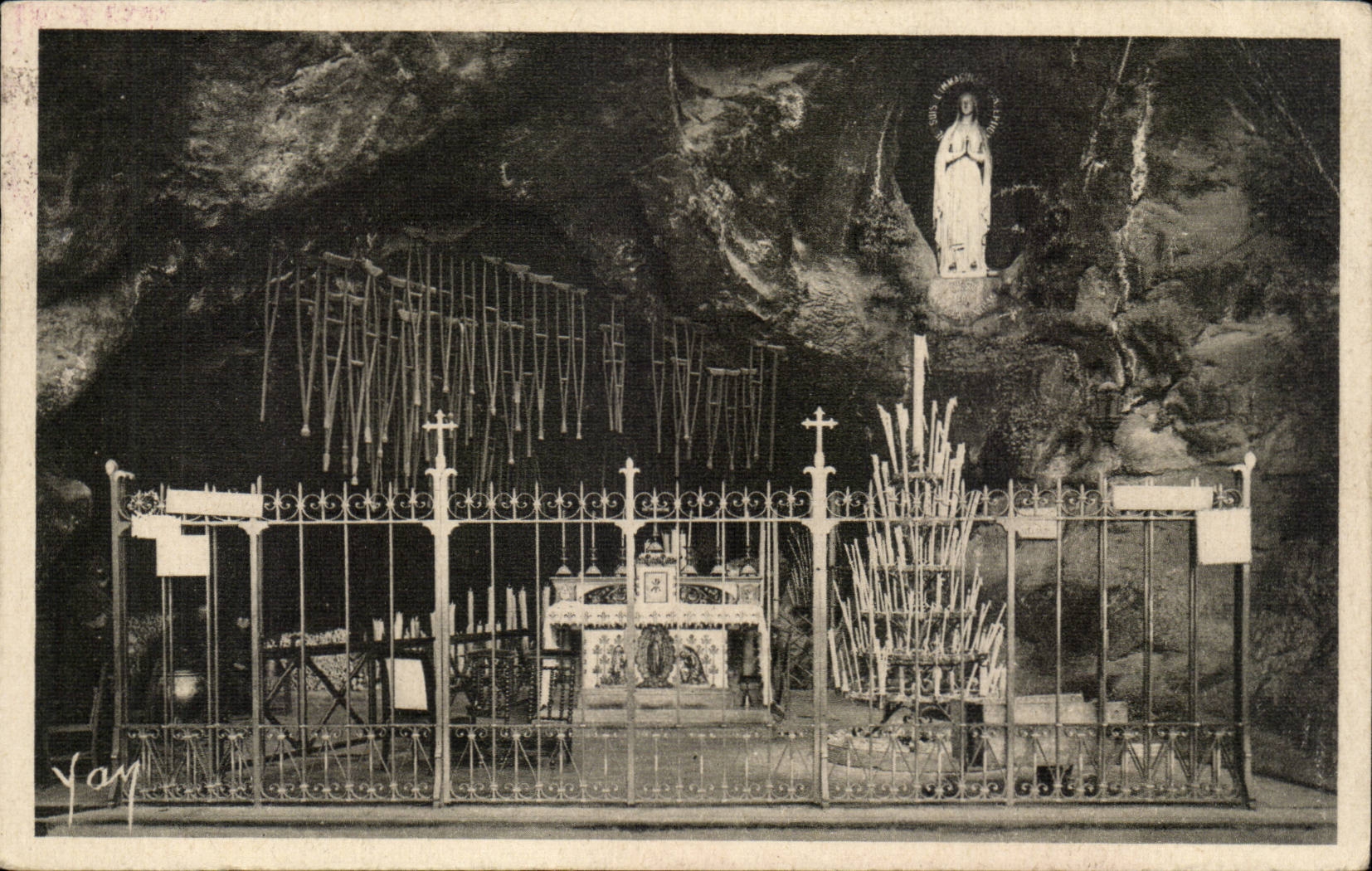 CPA Lourdes la grotte miraculeuse