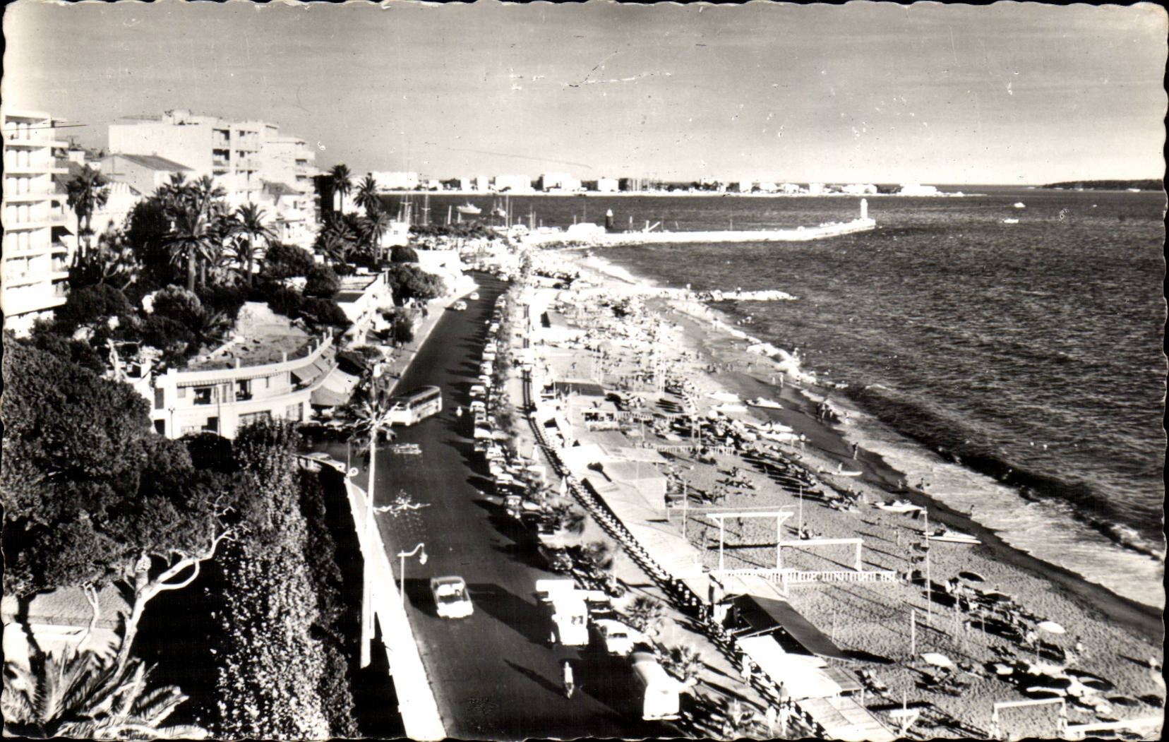 CPA Cannes la plage du Midi