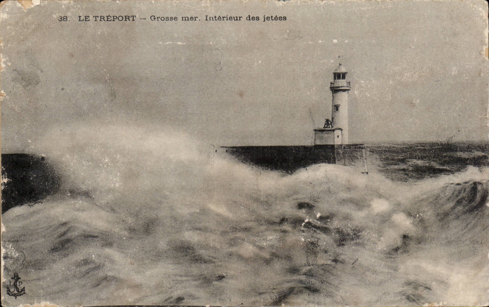 CPA Le Treport Grosse mer Interieur des jetees Lighthouse