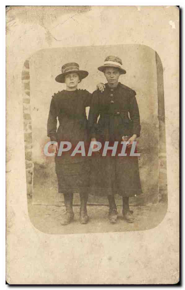 Deux femmes — portrait studio — éditeur non visible