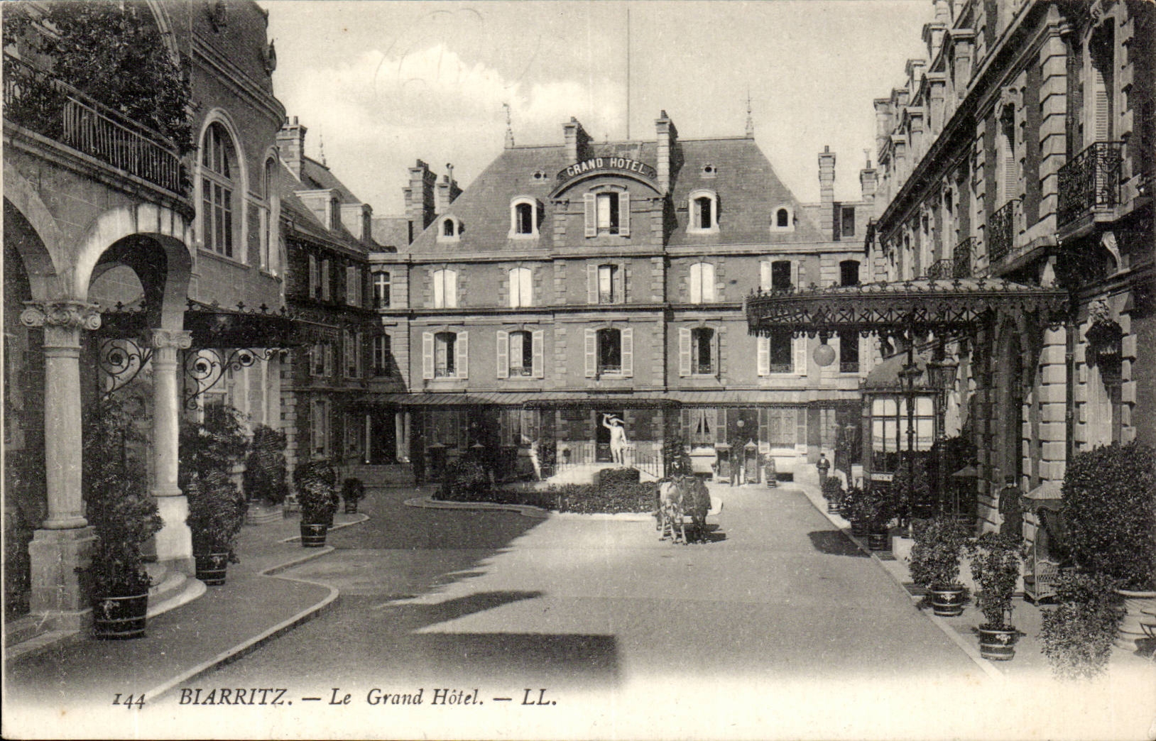 Biarritz — Le Grand Hôtel — LL. — N° 144