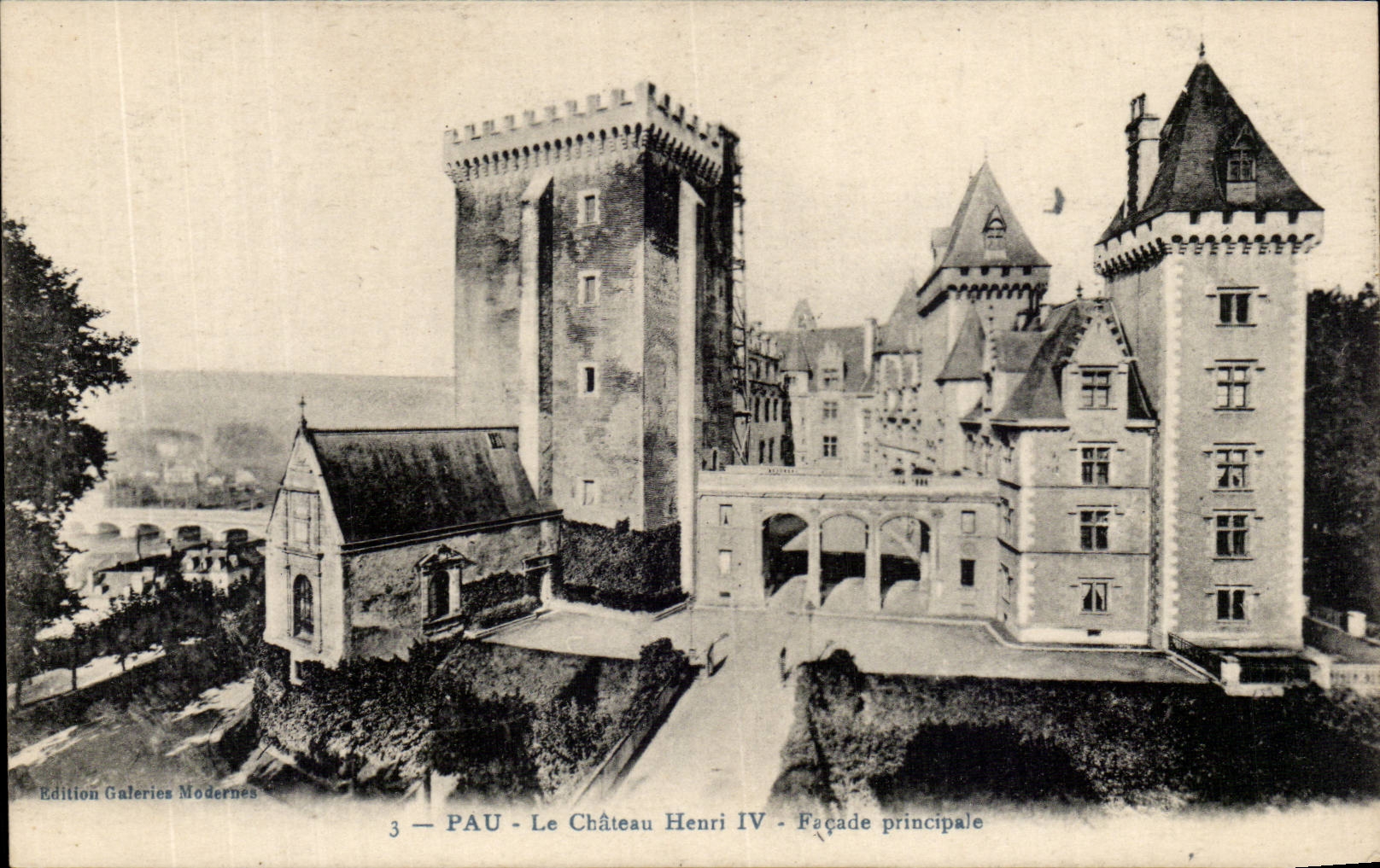 CPA Pau le chateau Henri IV Facade principale