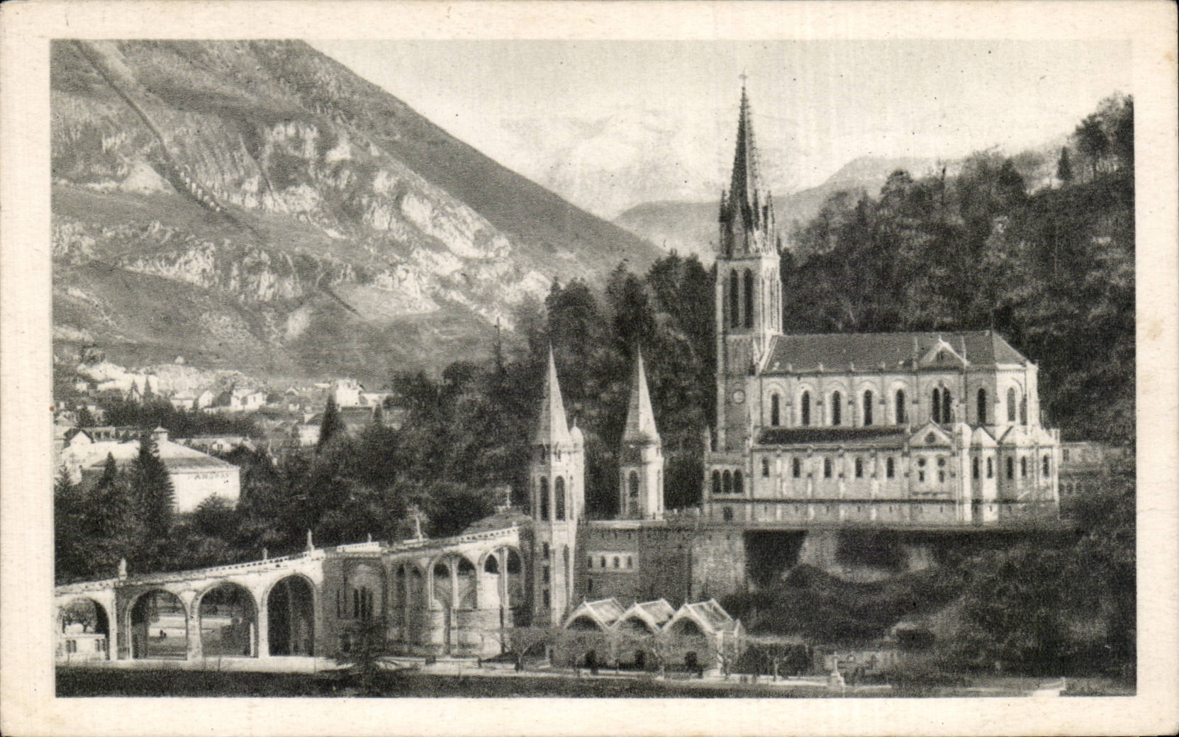 CPA Lourdes Basilique