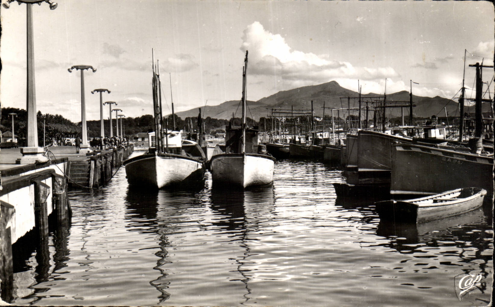 Saint-Jean-de-Luz — Aussicht auf den Hafen — Cap