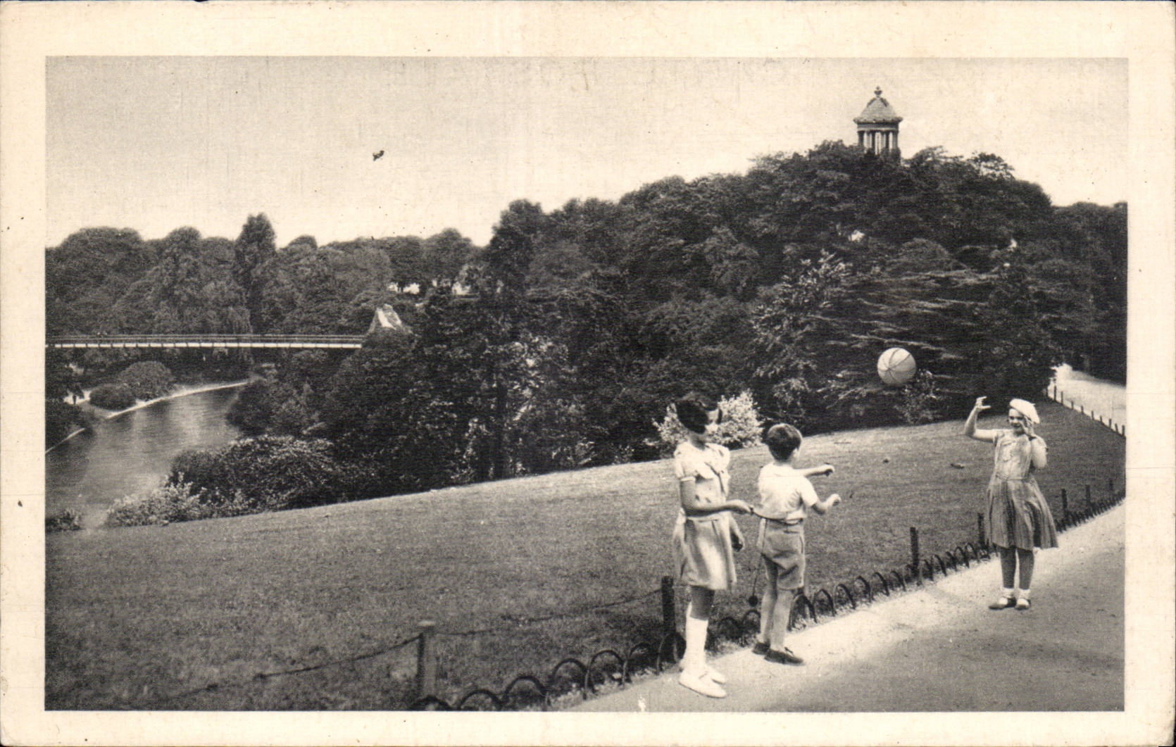 CPA Paris Buttes Chaumont Jeux d'enfants