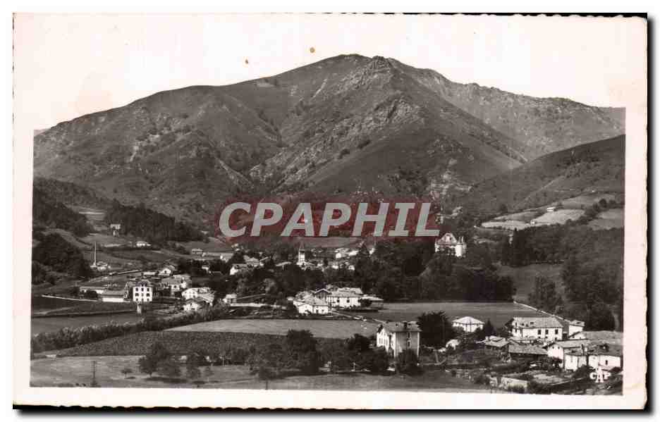 CPSM St Etienne de Baigorry Vue generale l'eglise et le chateau d'Echaux