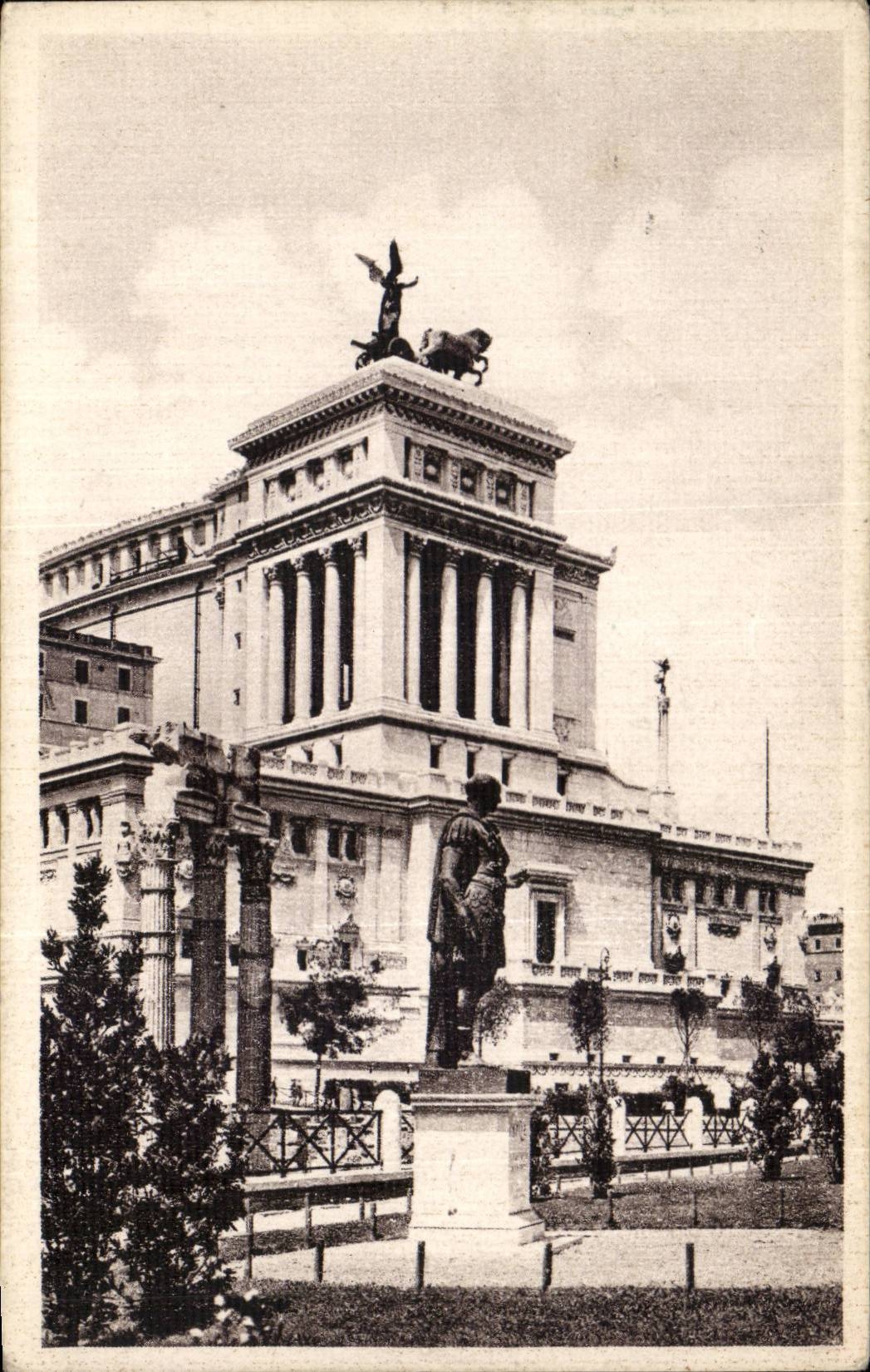 CPA Italie Italia Roma Monumento a Vittorio Emanuel II Giulo Cesar