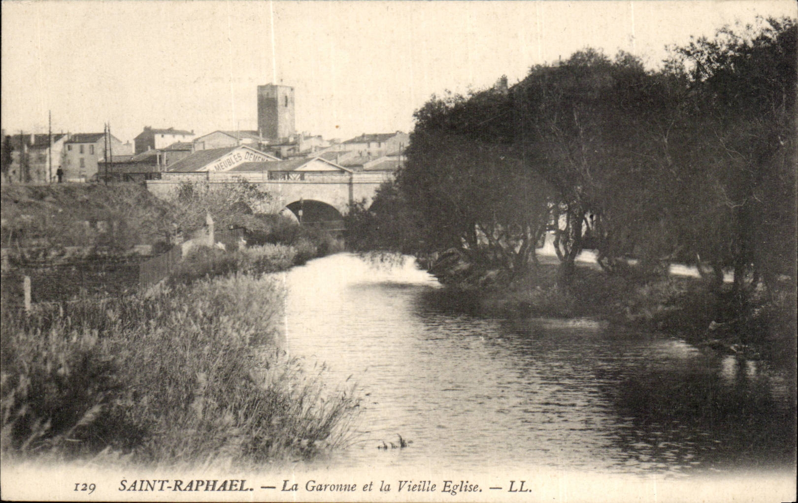 CPA Saint Raphael La Garonne et la vieille eglise
