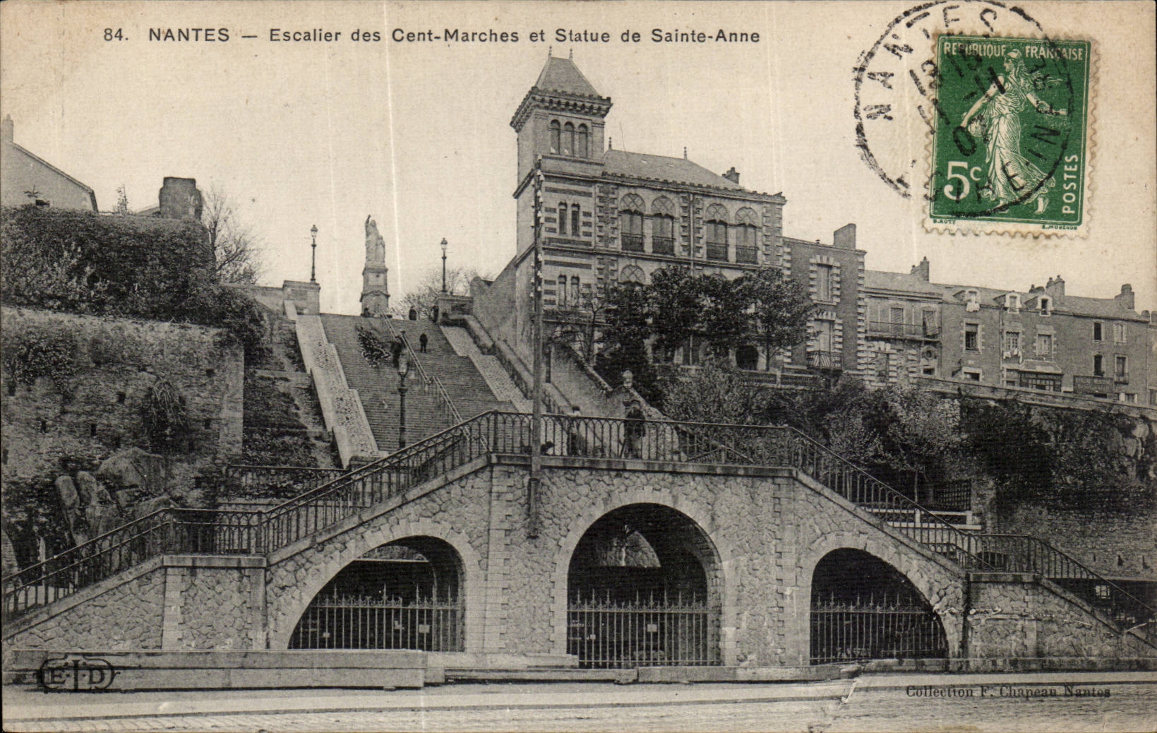 CPA Nantes Escalier des Cent Marches et statue de Sainte Anne