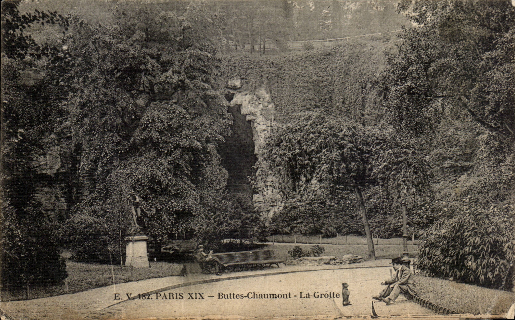 CPA Paris Buttes Chaumont La grotte