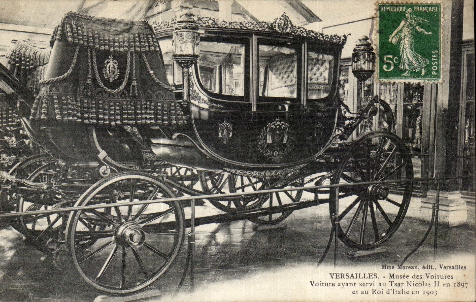 CPA Versailles Musee des voitures Voiture ayant servi au Tsar Nicolas II en 1897 et au roi d'Italie en 1903