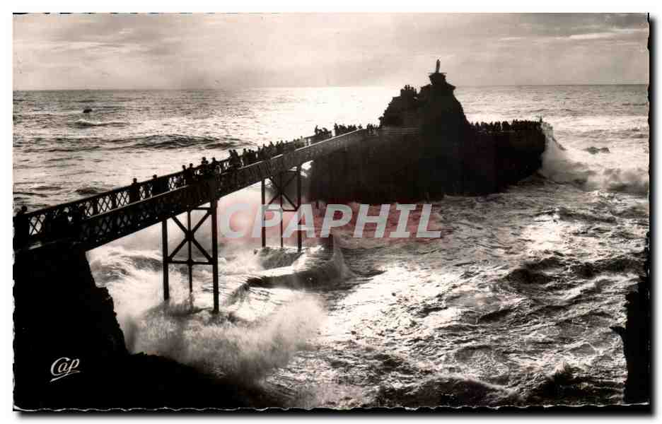 Le Rocher de la Vierge à Biarritz — gros temps — Cap