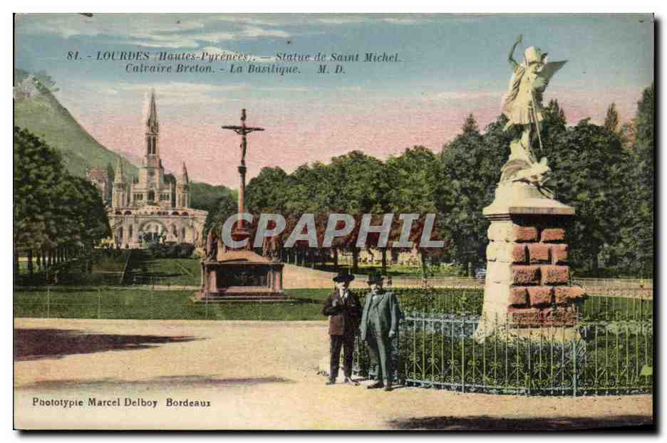 CPA Lourdes Statue de Saint Michel Calvaire breton La basilique