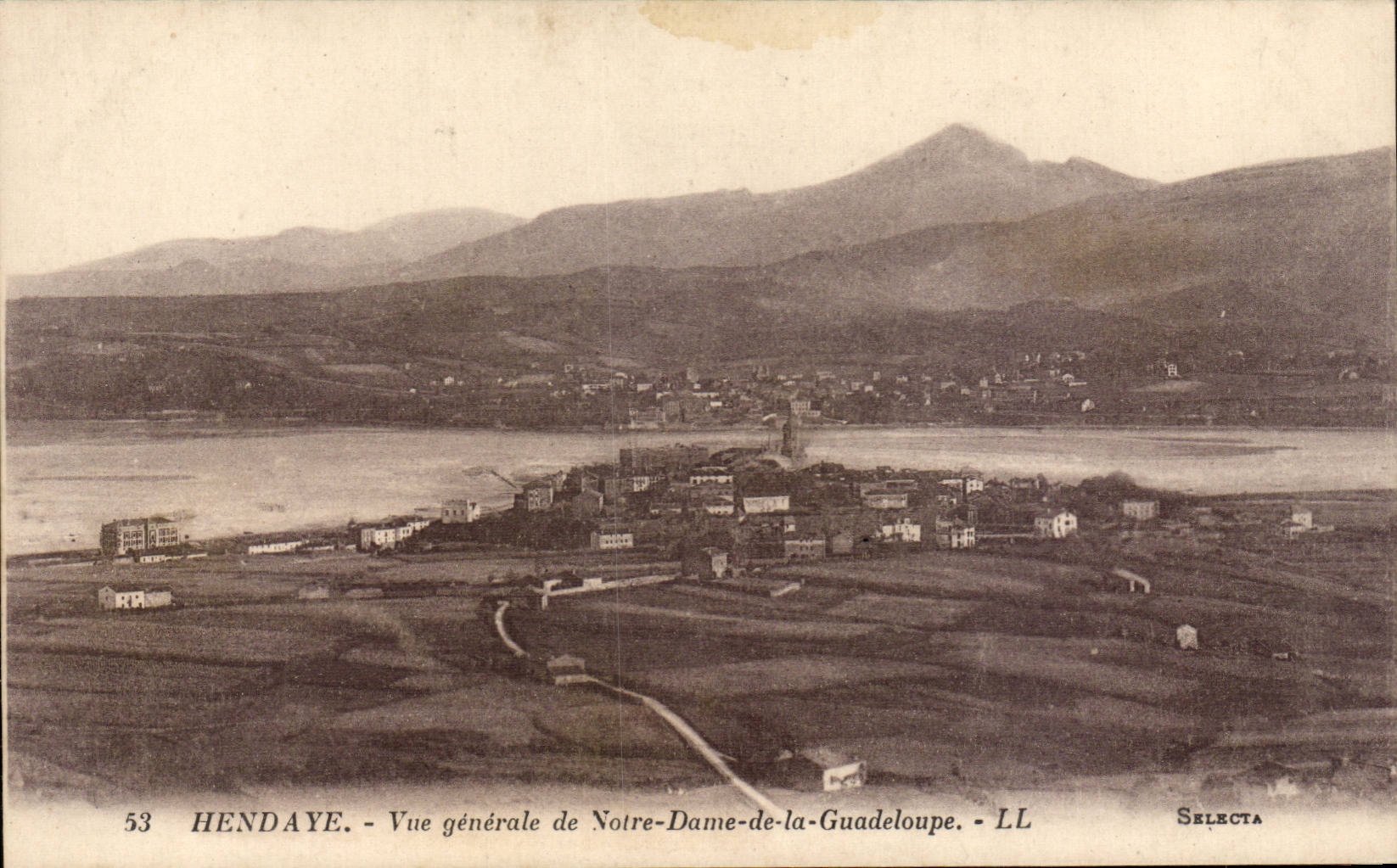 CPA Hendaye Vue generale de Notre Dame de la Guadeloupe