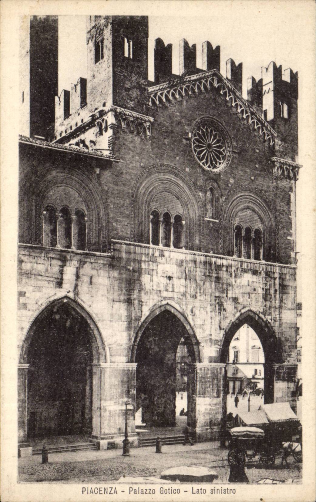 CPA Italie Italia Piacenza Palazzo Gotico Lato sinistro