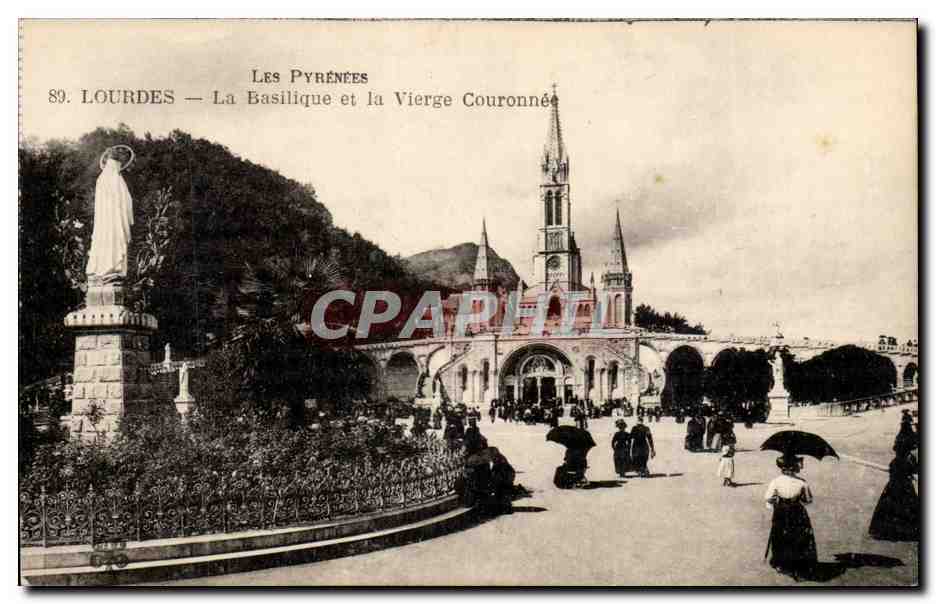CPA Lourdes La basilique et la vierge couronnee