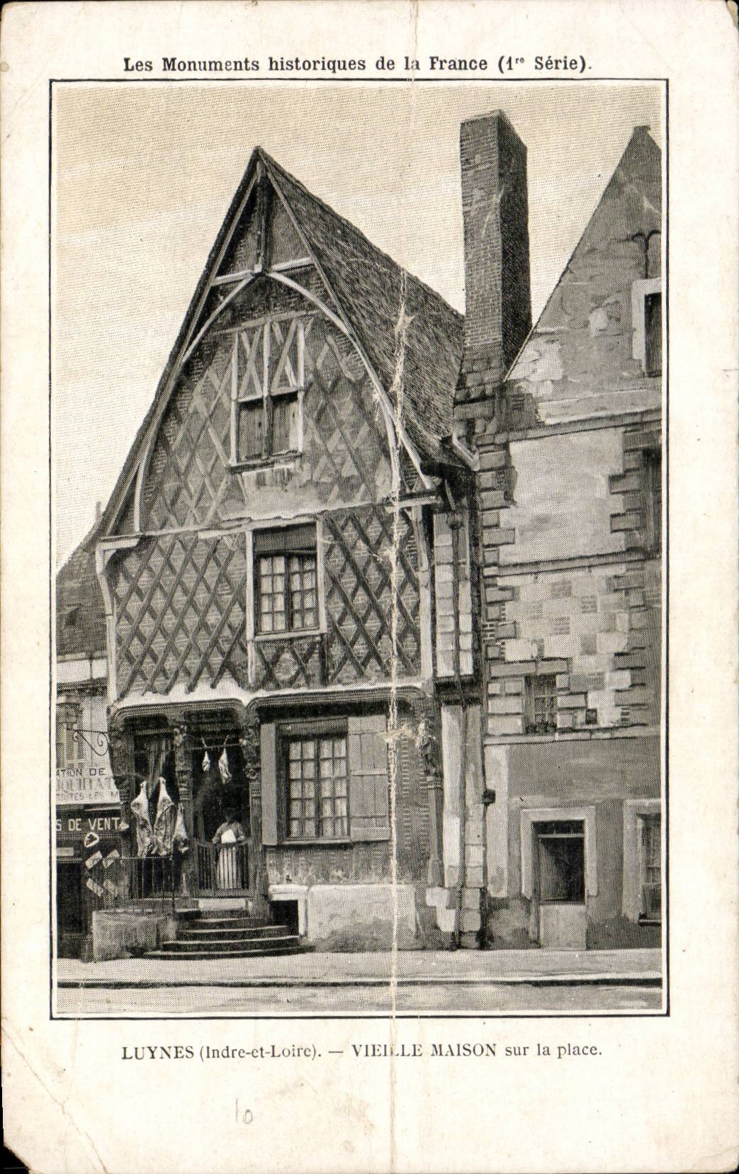 CPA Luynes Vieille maison sur la place