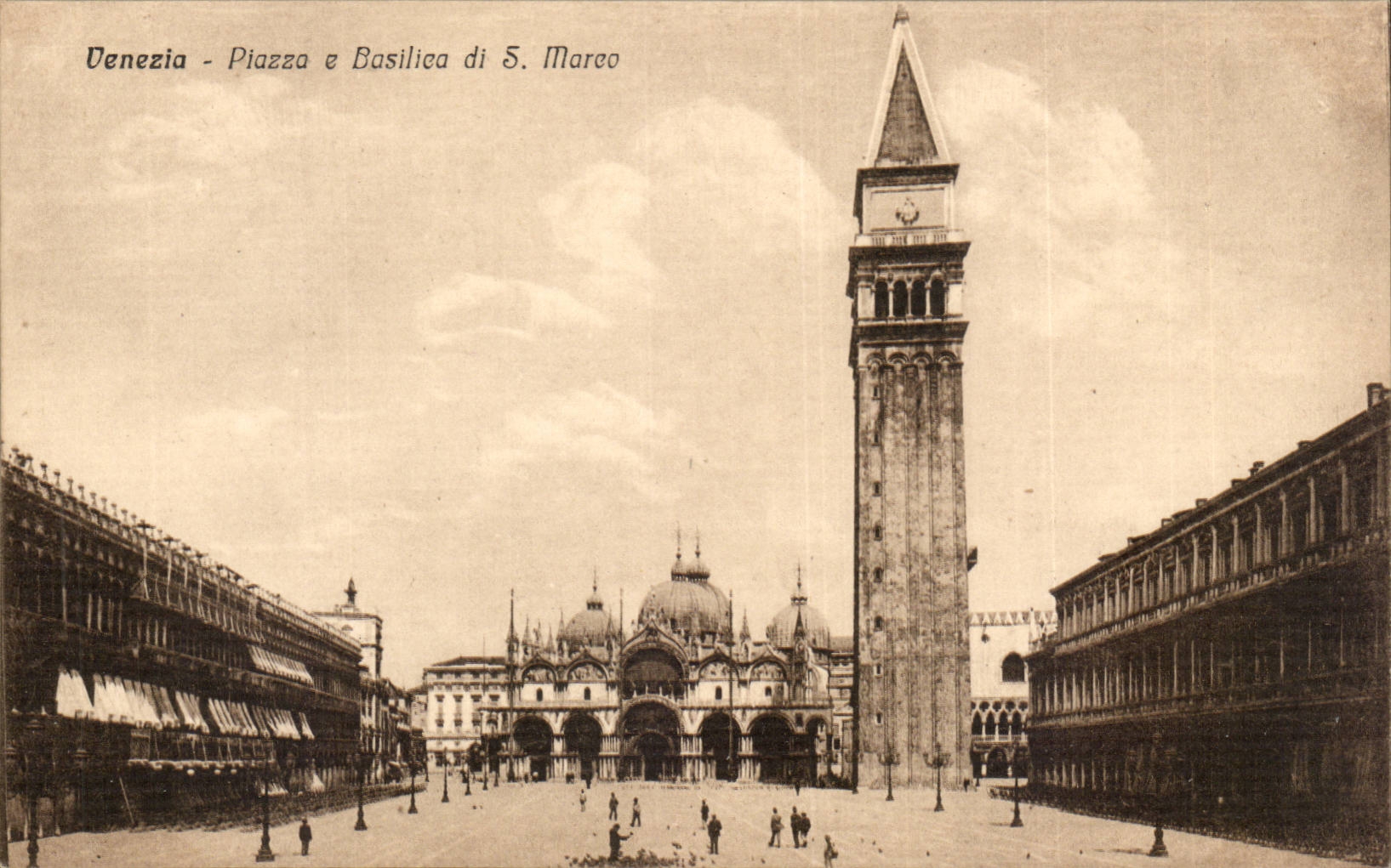CPA Italie Italia Venezia Piazza e basilica di S Marco