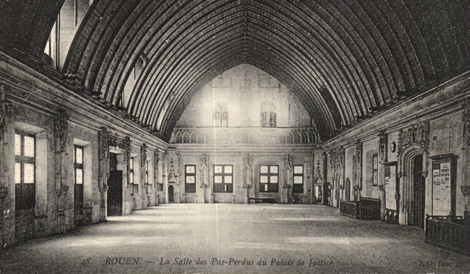 Rouen CPA La salle des Pas perdus du palais de justice