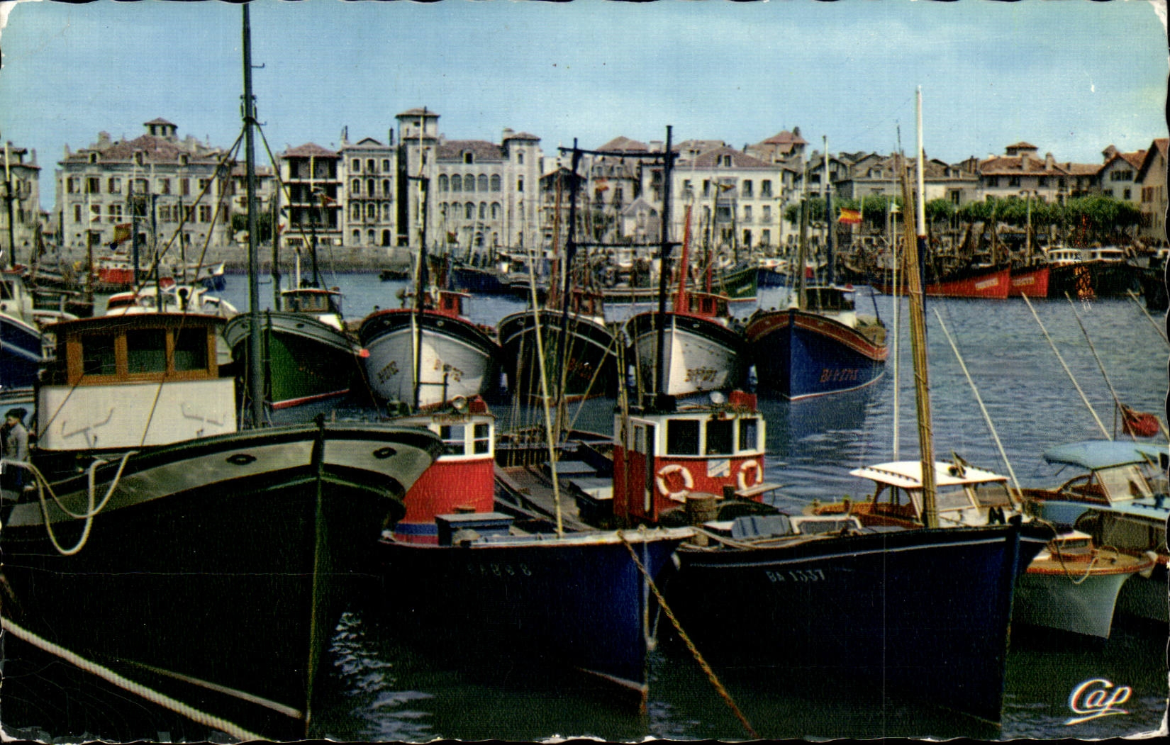 Saint-Jean-de-Luz — Der Hafen und das Haus der Infantin — Lumicap