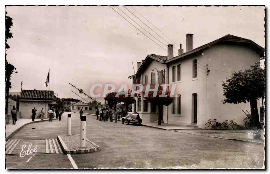 Hendaye (Basses-Pyrénées) — Französisch-spanische Grenze — Der Internationale Brücke - Im Hintergrund, Irun — Verleger L. Chahagneau