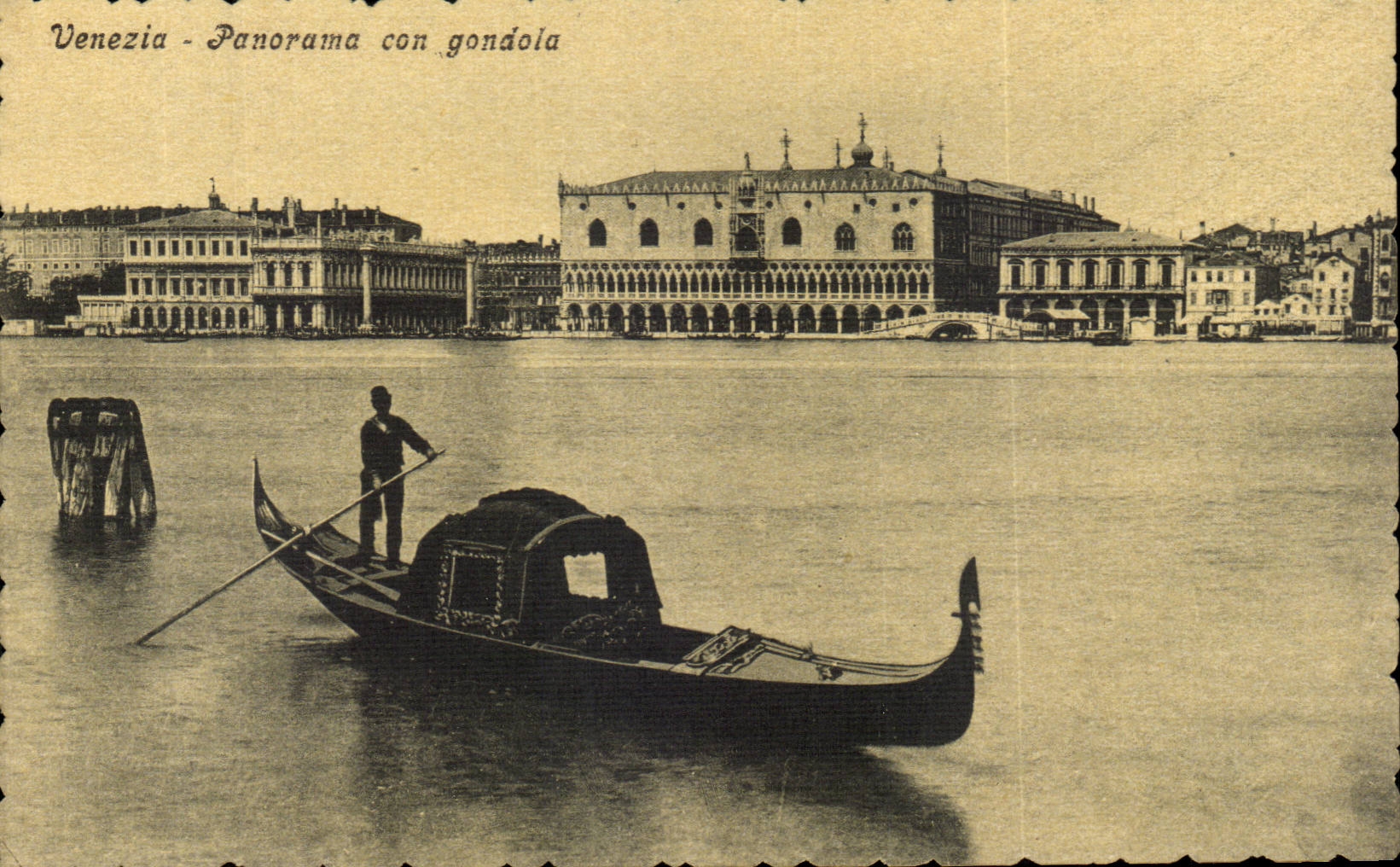CPA Italie Italie Venezia Panorama con gondola