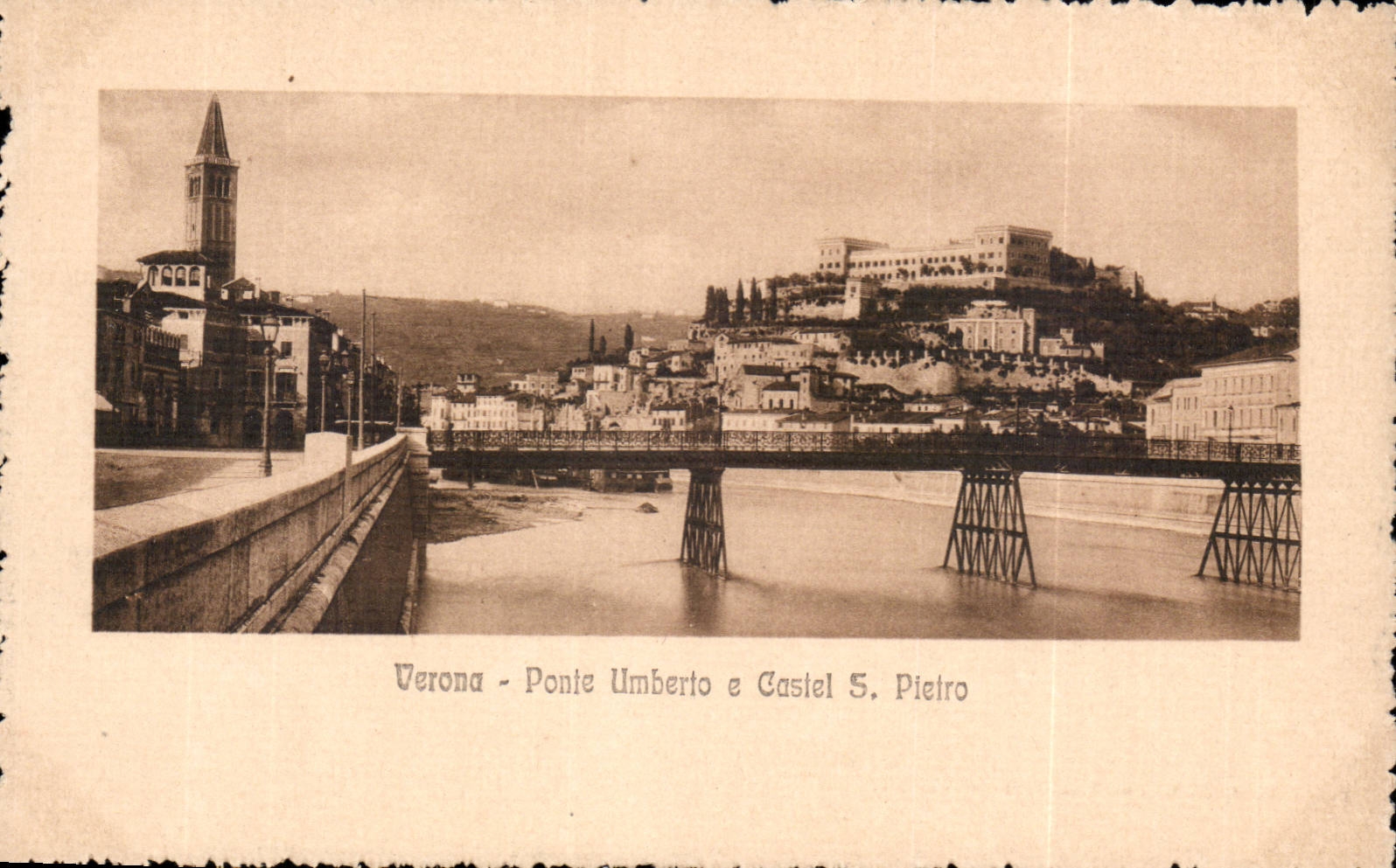 CPA Italie Italie Verona Ponte Umberto e Castel S Pietro