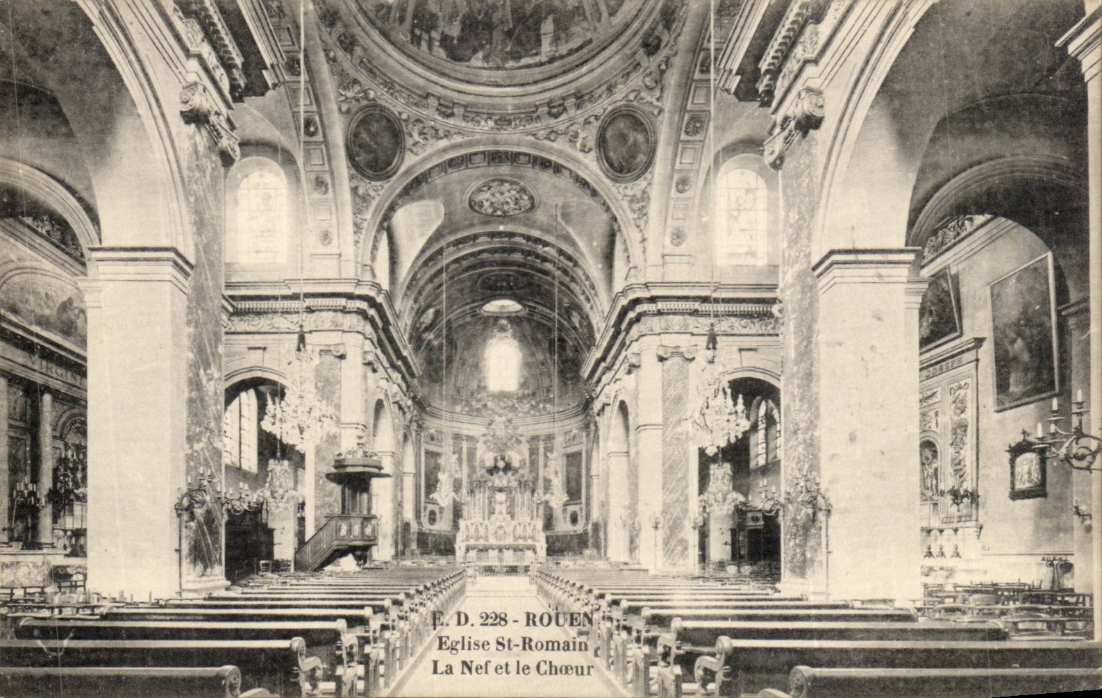 CPA Rouen Eglise St Romain La nef et le choeur
