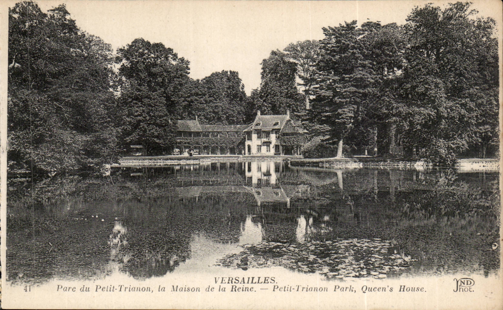 CPA Versailles Parc du petit Trianon La maison de la reine
