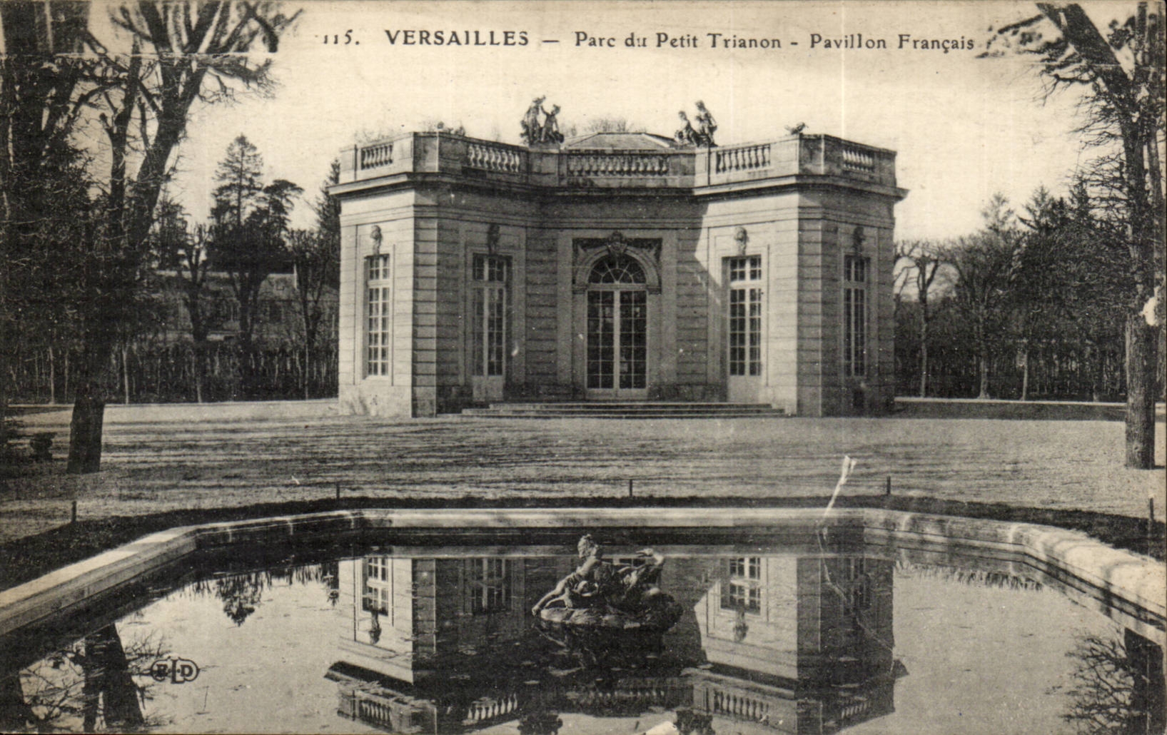 CPA Versailles Petit Trianon Pavillon Francais