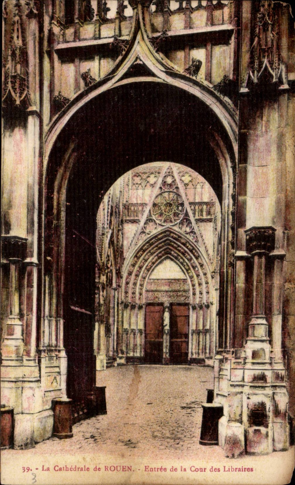 CPA Rouen Cathedrale Entree de la cour des libraires Libray Bibliotheque