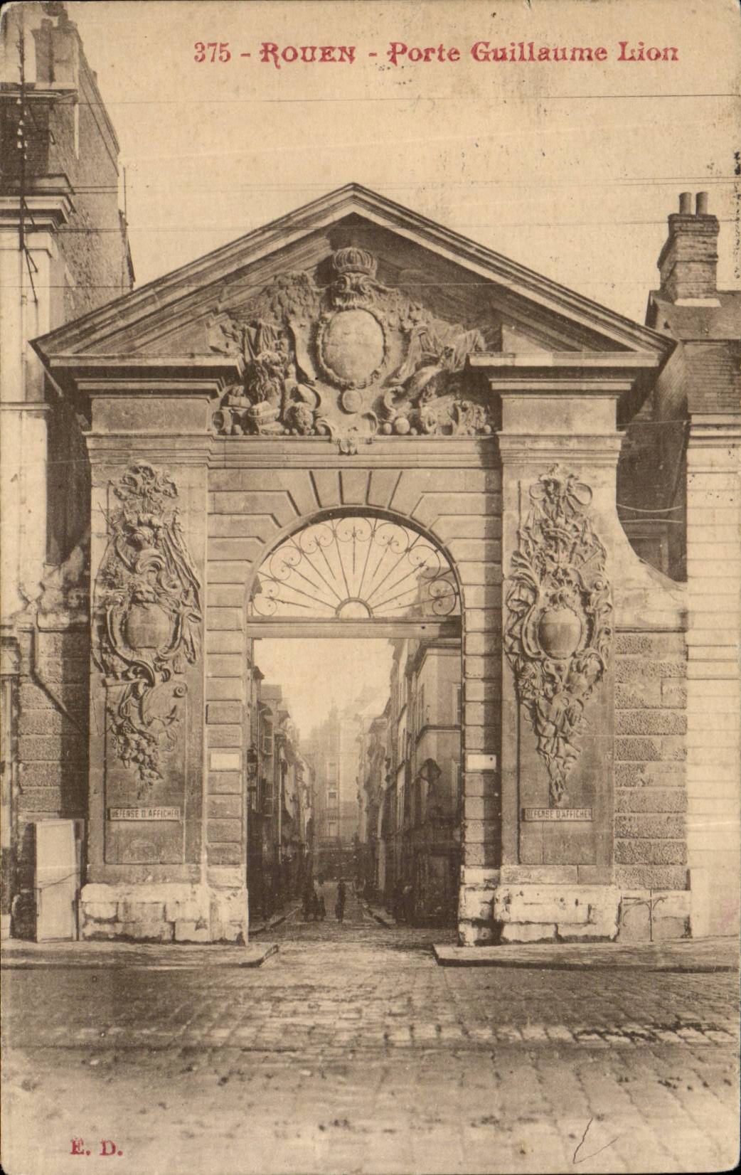 CPA Rouen Porte Guillaume lion