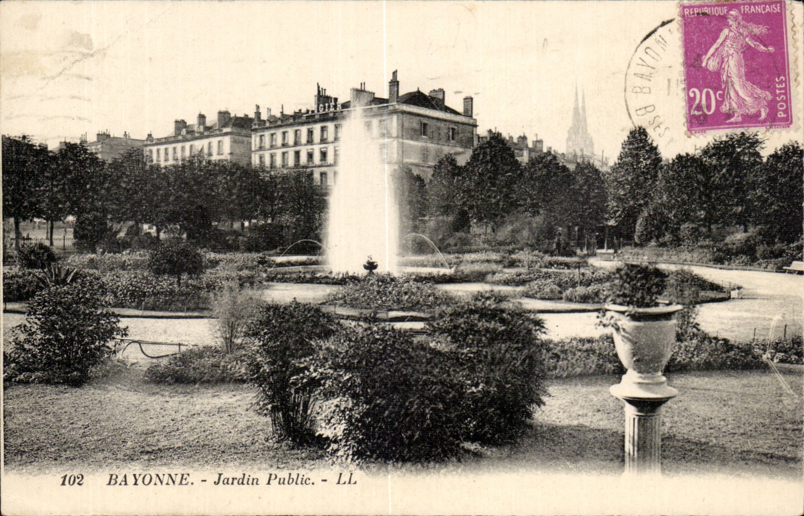 CPA Bayonne Jardin public